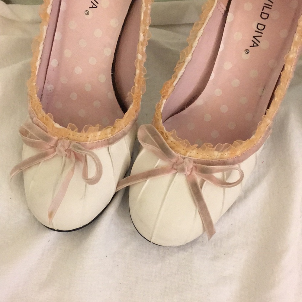 🖤🤍WILD DIVA LOLITA heels 6.5